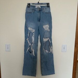 Hollister Curvy Ultra High Rise Dad Jean - Destroyed Light Wash